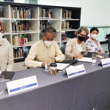 Pedro Valtierra dona colección de libros y revistas al ITESO