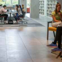 ¡La biblioteca les da la bienvenida al periodo de Otoño 2022!